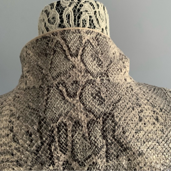 Blacky Dress Berlin Faux Snakeskin Cropped Blazer - Picture 7 of 15